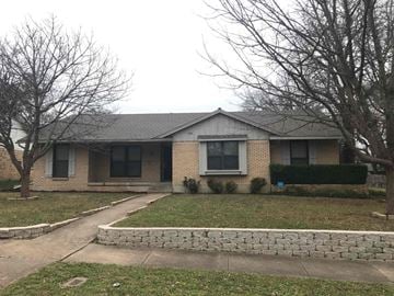 Duncanville house for rent - 606 E Center St Duncanville, TX 75116