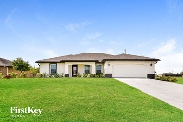 Cape Coral house for rent - a house with a lawn in front of it