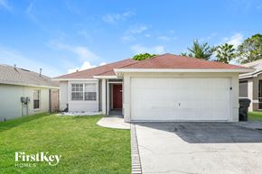 Winter Haven house for rent - a home with a white garage door and a lawn