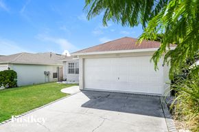 Winter Haven house for rent - a home with a white garage door and a lawn