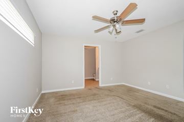 Port St. Lucie house for rent - a living room with carpet and a ceiling fan