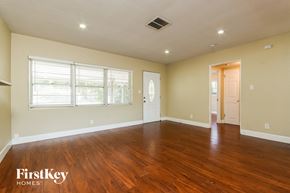 Winter Park house for rent - A spacious room with wooden floors and a white ceiling.
