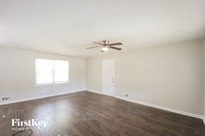 Riverdale house for rent - 642 Roxbury Drive Riverdale, GA 30274
