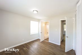 Riverdale house for rent - 642 Roxbury Drive Riverdale, GA 30274
