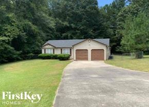 Jonesboro house for rent - A house with a driveway and garage is for sale.