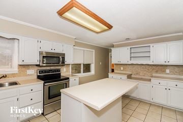 Collierville house for rent - a kitchen with white cabinets and a white counter top