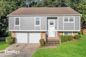 Stone Mountain house for rent - 675 Woodcrest Manor Dr Stone Mountain, GA 30083