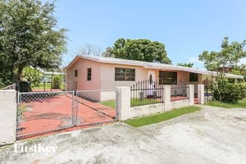 Miami Gardens house for rent - 731 NW 175th Dr Miami Gardens, FL 33169