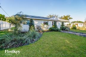 Orlando house for rent - a small white house with a yard and grass