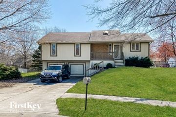 Kansas City house for rent - 804 NE Karapat Dr Kansas City, MO 64155
