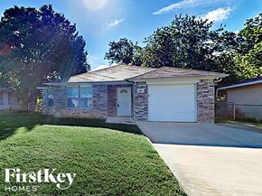 Grand Prairie house for rent - a small brick house with a white garage door