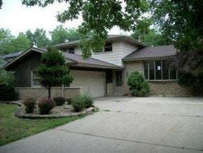 Matteson house for rent - a house with a driveway in front of it