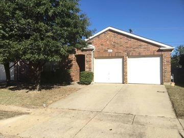 Saginaw house for rent - 820 Big Sky Lane Saginaw, TX 76131