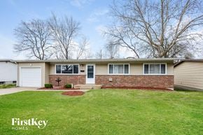 Florissant house for rent - a home with a lawn in front of it