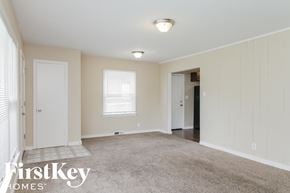Aurora house for rent - 834 Charles Aurora, IL 60506