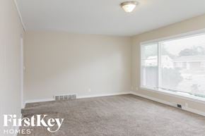 Aurora house for rent - 834 Charles Aurora, IL 60506
