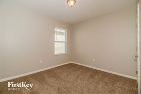Davenport house for rent - the upstairs bedroom has a carpeted floor and a window