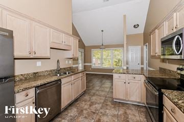 Cordova house for rent - A kitchen with granite countertops and a tile floor.