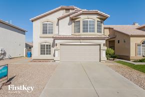 Chandler house for rent - A large house with a garage is for sale.