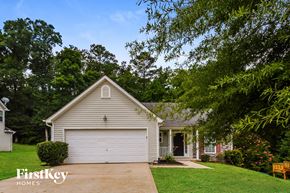 Mcdonough house for rent - a small white house with a white garage door