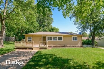Gladstone house for rent - 900 NE 62nd St Gladstone, MO 64118