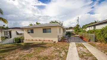 West Palm Beach house for rent - 903 38th St West Palm Beach, FL 33407