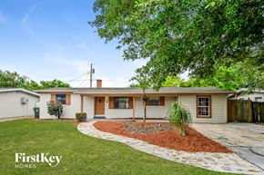 Ocoee house for rent - a white house with a lawn and a tree