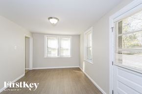 Saint Louis house for rent - a bedroom with white walls and a white door and window