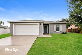 Port St. Lucie house for rent - A house with a garage and a driveway in front of it.