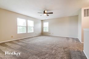Greenfield house for rent - A spacious room with a carpeted floor and a ceiling fan.