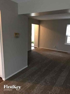 Aurora house for rent - an empty room with a carpeted floor and a window