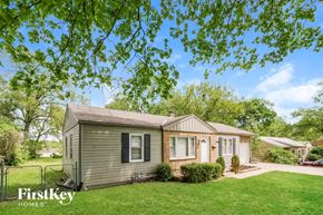 Raytown house for rent - A house with a lawn in front of it.