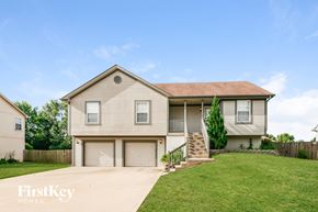 Peculiar house for rent - A two-story house with a garage is for sale.