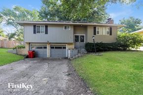 Blue Springs house for rent - a house with a driveway and a garage door
