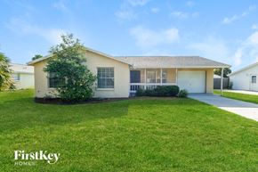 Tarpon Springs house for rent - A house with a lawn in front of it.