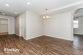 Mesa house for rent - the living room and dining room with wood flooring