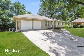 Raytown house for rent - 10111 E 77 Ter Raytown, MO 64138