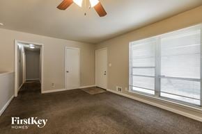 Raytown house for rent - 10111 E 77 Ter Raytown, MO 64138