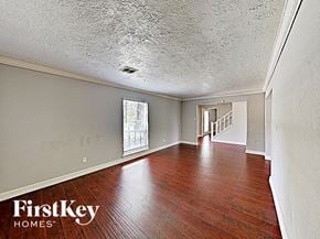 Conroe house for rent - the living room and dining room are spacious and ready for you to move in