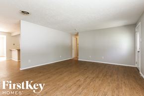 Indianapolis house for rent - 10137 Lawnhaven Ct Indianapolis, IN 46229