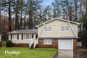 Woodstock house for rent - A house with a garage is shown in the image.