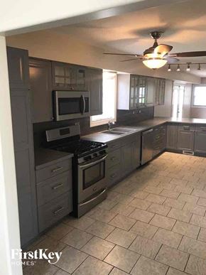 Bolingbrook house for rent - 1023 Bothwell Ct Bolingbrook, IL 60440