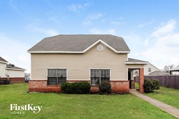 Dallas house for rent - a beige house with a brick porch and a lawn