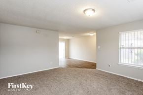 Dallas house for rent - the living room and dining room of an apartment