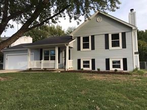 Saint Peters house for rent - a white house with a lawn and a tree