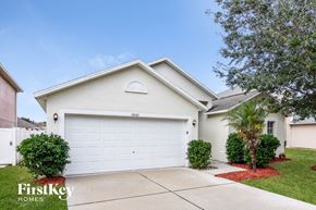 Riverview house for rent - a white house with a white garage door