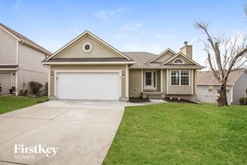 Lee's Summit house for rent - 1049 NE Queens Cir Lee''s Summit, MO 64064