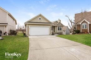 Lee's Summit house for rent - 1049 NE Queens Cir Lee''s Summit, MO 64064