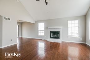 Lee's Summit house for rent - 1049 NE Queens Cir Lee''s Summit, MO 64064