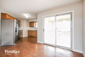 Lee's Summit house for rent - 1049 NE Queens Cir Lee''s Summit, MO 64064